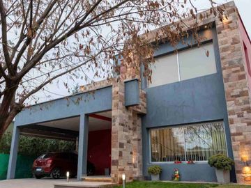EXCLUSIVA CASA EN B° PRIVADO ZONA CLUB DE CAMPO