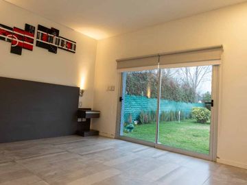 EXCLUSIVA CASA EN B° PRIVADO ZONA CLUB DE CAMPO