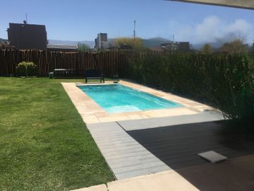 EXCLUSIVA CASA EN B° PRIVADO ZONA CLUB DE CAMPO