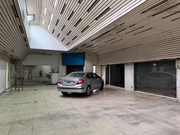ALQUILER LOCAL COMERCIAL  EN FLORES ESQUINA