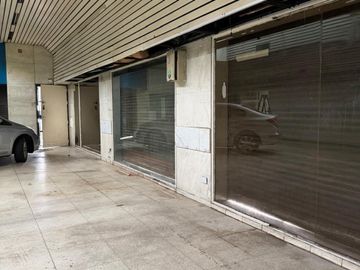 ALQUILER LOCAL COMERCIAL  EN FLORES ESQUINA