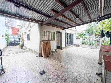 VENTA CASA 3 AMBIENTES PATIO COCHERA SAAVEDRA