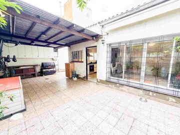 VENTA CASA 3 AMBIENTES PATIO COCHERA SAAVEDRA