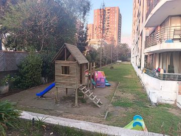 Vendo amplio departamento 2D 2B estacionamiento y Bodega en Macul.