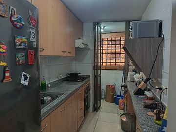 Vendo amplio departamento 2D 2B estacionamiento y Bodega en Macul.