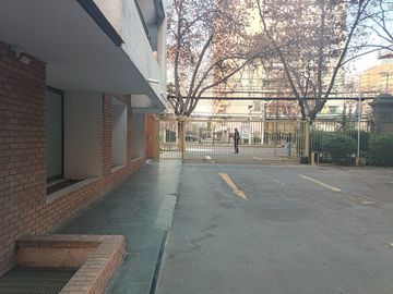 Vendo amplio departamento 2D 2B estacionamiento y Bodega en Macul.