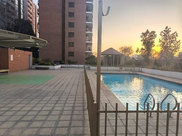 Vendo amplio departamento 2D 2B estacionamiento y Bodega en Macul.