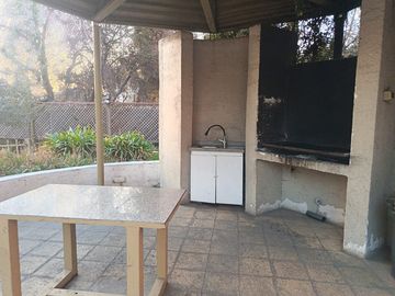 Vendo amplio departamento 2D 2B estacionamiento y Bodega en Macul.