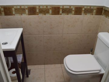 CASA EN VENTA 4 AMBIENTES CON AMPLIO FONDO ADROGUE