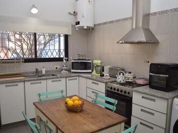 CASA EN VENTA 4 AMBIENTES CON AMPLIO FONDO ADROGUE