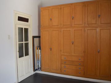 CASA EN VENTA 4 AMBIENTES CON AMPLIO FONDO ADROGUE