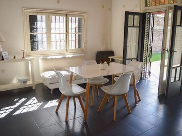 CASA EN VENTA 4 AMBIENTES CON AMPLIO FONDO ADROGUE