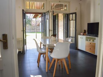 CASA EN VENTA 4 AMBIENTES CON AMPLIO FONDO ADROGUE