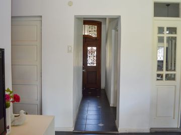 CASA EN VENTA 4 AMBIENTES CON AMPLIO FONDO ADROGUE