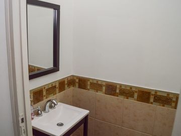 CASA EN VENTA 4 AMBIENTES CON AMPLIO FONDO ADROGUE