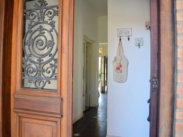 CASA EN VENTA 4 AMBIENTES CON AMPLIO FONDO ADROGUE