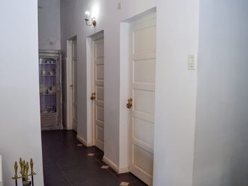 CASA EN VENTA 4 AMBIENTES CON AMPLIO FONDO ADROGUE