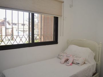 CASA EN VENTA 4 AMBIENTES CON AMPLIO FONDO ADROGUE