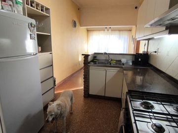 CASA 3 DORMITORIOS CON COCHERA Y PATIO EN BURZACO