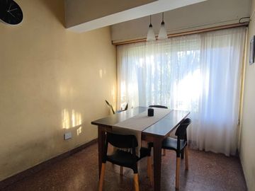 CASA 3 DORMITORIOS CON COCHERA Y PATIO EN BURZACO