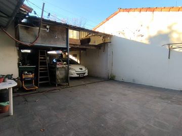 CASA 3 DORMITORIOS CON COCHERA Y PATIO EN BURZACO