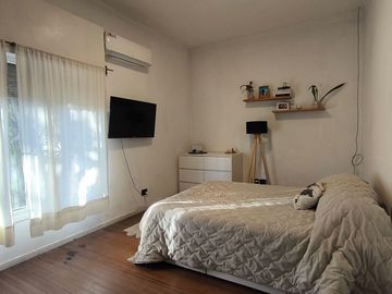 CASA 3 DORMITORIOS CON COCHERA Y PATIO EN BURZACO