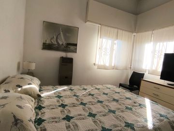 CASA 3 DORMITORIOS CON COCHERA Y PATIO EN BURZACO
