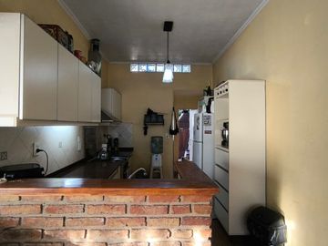 CASA 3 DORMITORIOS CON COCHERA Y PATIO EN BURZACO