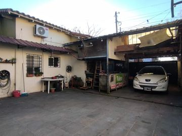 CASA 3 DORMITORIOS CON COCHERA Y PATIO EN BURZACO