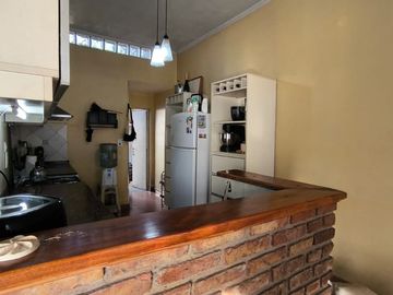 CASA 3 DORMITORIOS CON COCHERA Y PATIO EN BURZACO