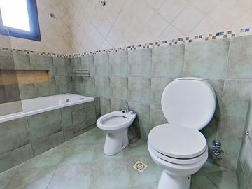 CASA VENTA FLORIDA 5 AMB COCHERA JARDIN PILETA
