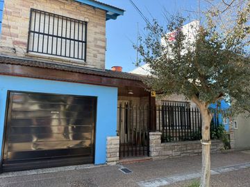 Oportunidad Única en Munro: Casa + Local Comercial