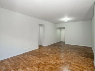 Departamento de 4 ambientes en Flores