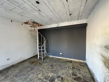 CASA EN VENTA TRES PLANTAS A RECICLAR PICHINCHA