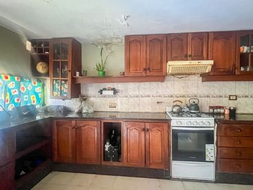 CASA EN VENTA 3 DORMITORIOS CON COCHERA LA FLORIDA