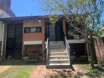 CASA EN VENTA 3 DORMITORIOS CON COCHERA LA FLORIDA