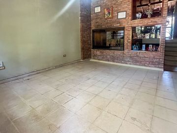 CASA EN VENTA 3 DORMITORIOS CON COCHERA LA FLORIDA