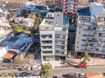 Venta departamento dos ambientes Tigre con cochera