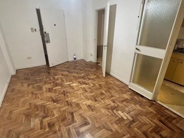 VENTA 2 AMBIENTES CON PATIO APTO PROFESIONAL
