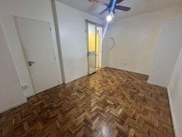 VENTA 2 AMBIENTES CON PATIO APTO PROFESIONAL