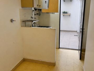 VENTA 2 AMBIENTES CON PATIO APTO PROFESIONAL