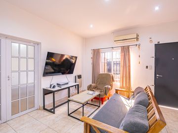 VENTA CASA 7 AMB RESTAURADA PILETA FONDO Y GARAGE