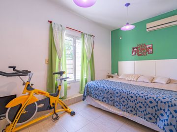 VENTA CASA 7 AMB RESTAURADA PILETA FONDO Y GARAGE