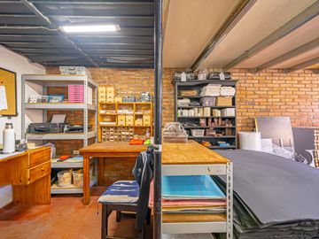 VENTA CASA 7 AMB RESTAURADA PILETA FONDO Y GARAGE