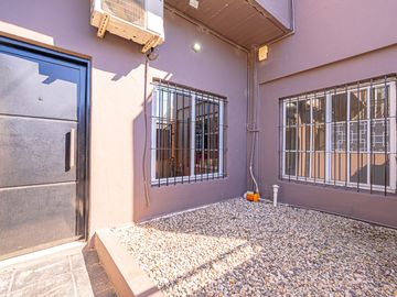 VENTA CASA 7 AMB RESTAURADA PILETA FONDO Y GARAGE