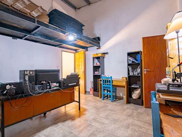 VENTA CASA 7 AMB RESTAURADA PILETA FONDO Y GARAGE