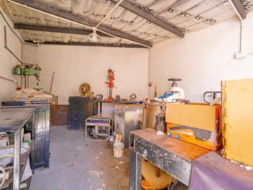 VENTA CASA 7 AMB RESTAURADA PILETA FONDO Y GARAGE