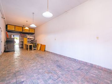 VENTA CASA 7 AMB RESTAURADA PILETA FONDO Y GARAGE
