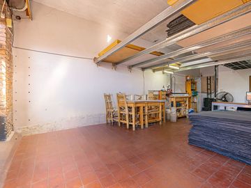 VENTA CASA 7 AMB RESTAURADA PILETA FONDO Y GARAGE