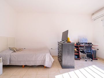 VENTA CASA 7 AMB RESTAURADA PILETA FONDO Y GARAGE